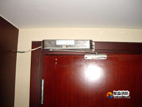 電動(dòng)閉門器、電磁釋放器維保檢查